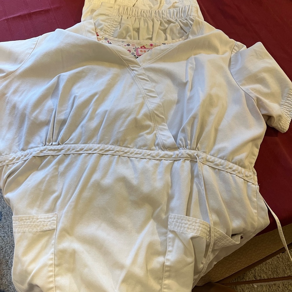 White koi scrub set